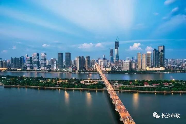 以城市，見(jiàn)未來(lái)；與城市，共成長(zhǎng)